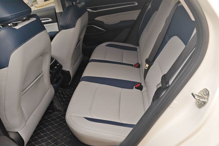 GEELY Emgrand 2022 #17 GEELY Emgrand 2022 car image #17