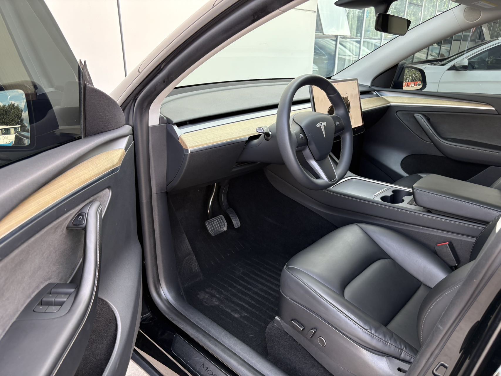 Tesla Model Y 2023 car image #4