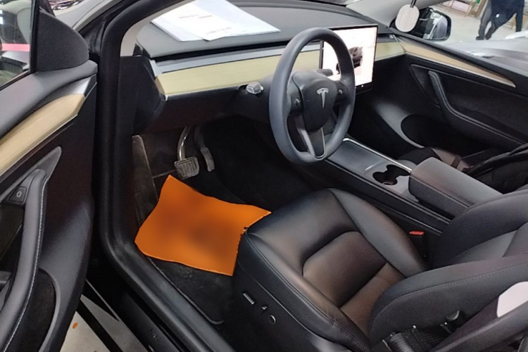 Tesla Model Y 2023 #16 Tesla Model Y 2023 car image #16
