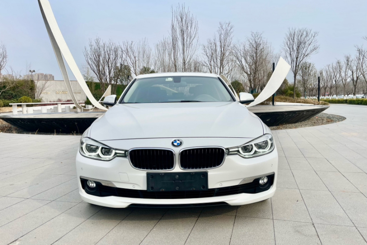 BMW 3 Series 2017 #3 BMW 3 Series 2017 car image #3