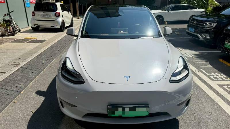 Tesla Model Y 2021 car image #2