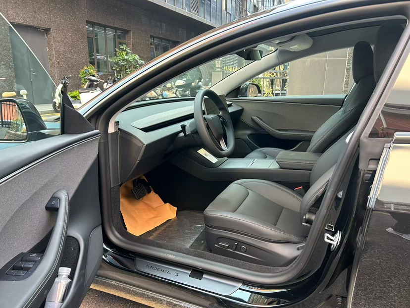 Tesla Model 3 2026 car image #4