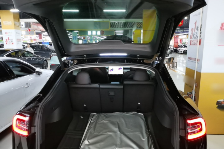 Tesla Model Y 2021 #19 Tesla Model Y 2021 car image #19