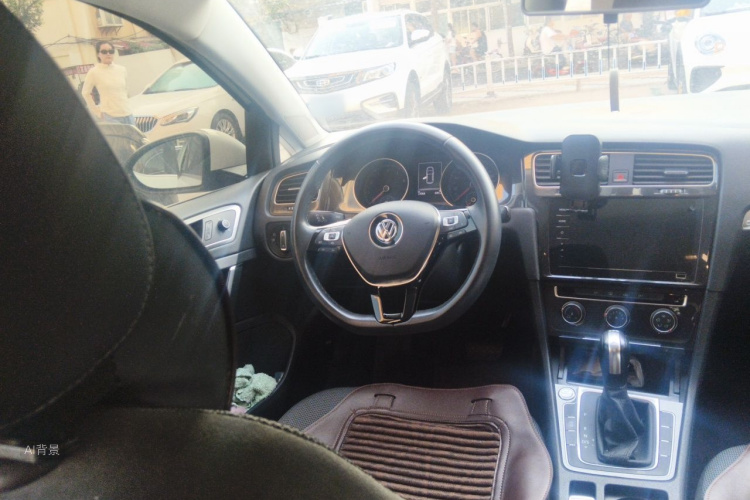 Volkswagen Golf 2020 car image #12