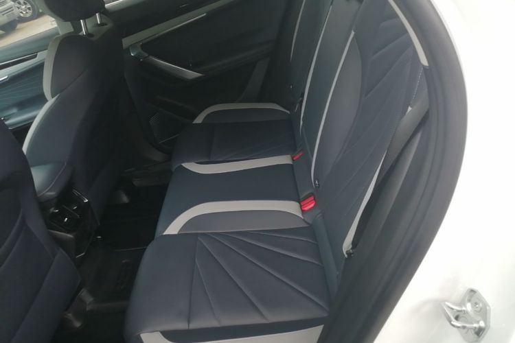 GEELY Boyue L 2023 car image #13