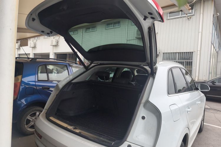 Audi Q3 2017 car image #19