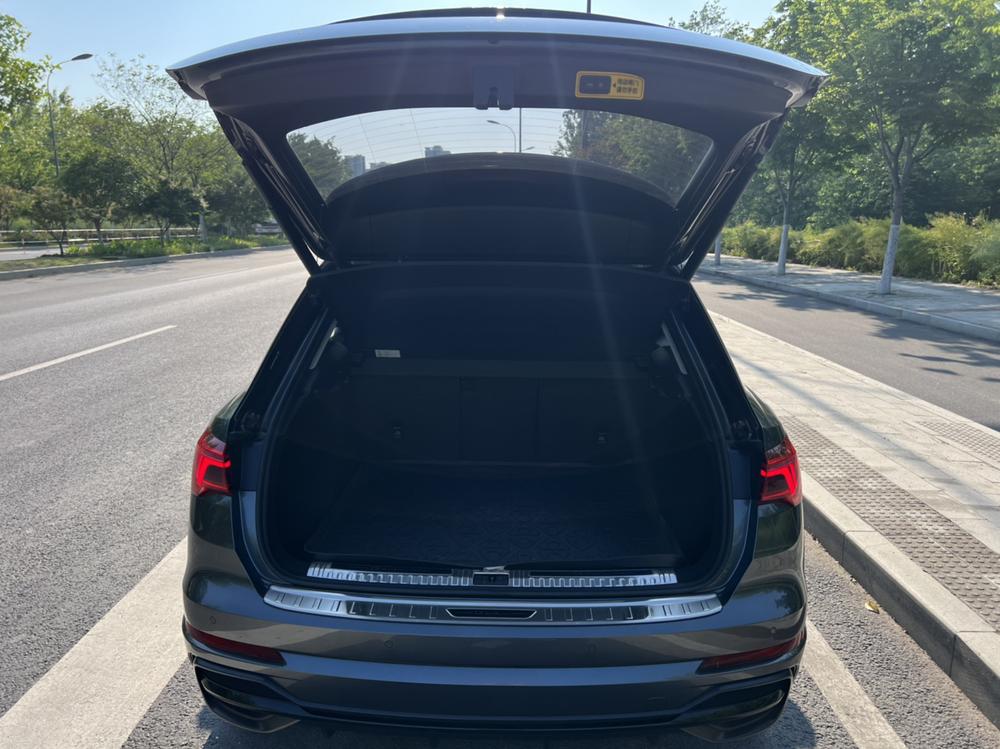 Audi Q3 2023 car image #25
