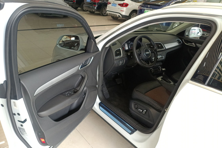 Audi Q3 2017 #16 Audi Q3 2017 car image #16