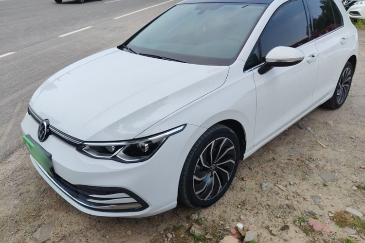 Volkswagen Golf 2022 car image #2