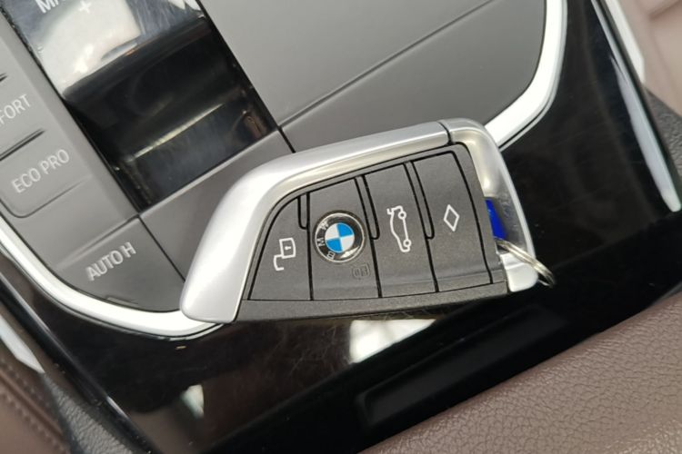 BMW 3 Series 2020 car image #9