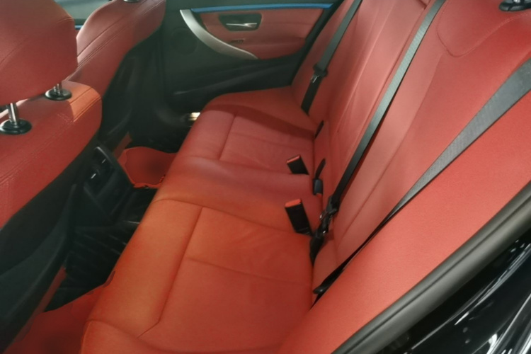 BMW 3 Series 2019 car image #17