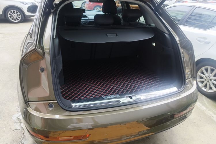 Audi Q3 2018 car image #19