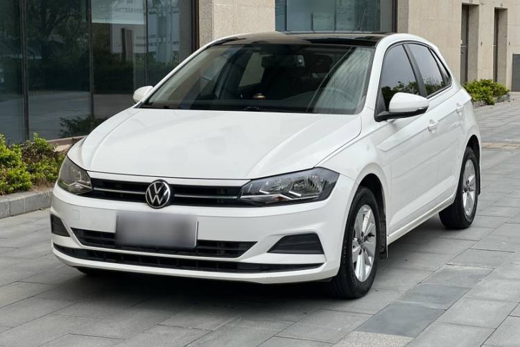 Volkswagen Polo 2021 car image #2