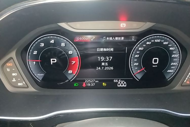 Audi Q3 2022 car image #12