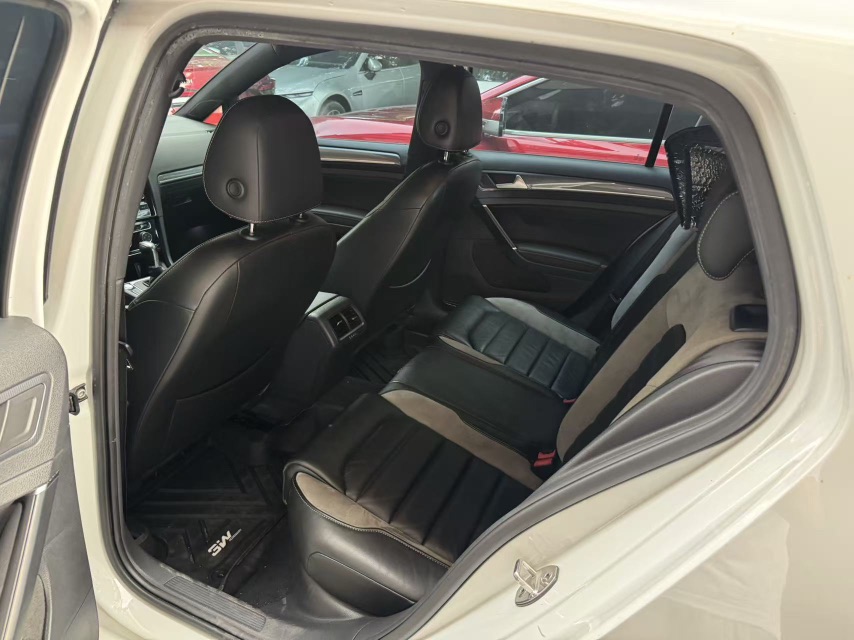 Volkswagen Golf 2018 car image #4