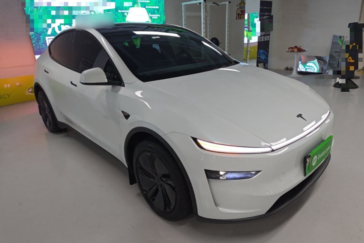 Tesla Model Y 2026 #4 Tesla Model Y 2026 car image #4