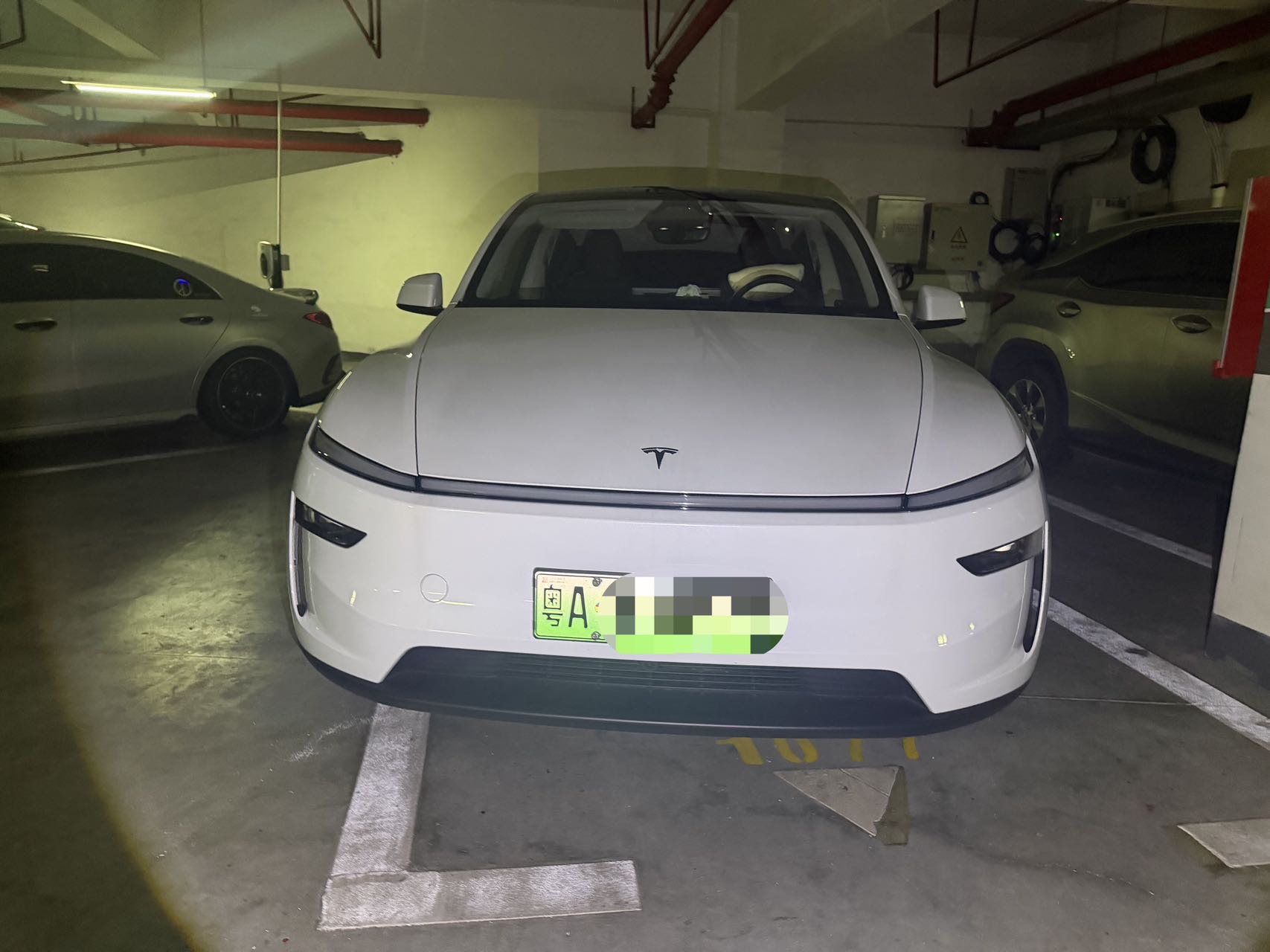 Tesla Model Y 2025 car image #2