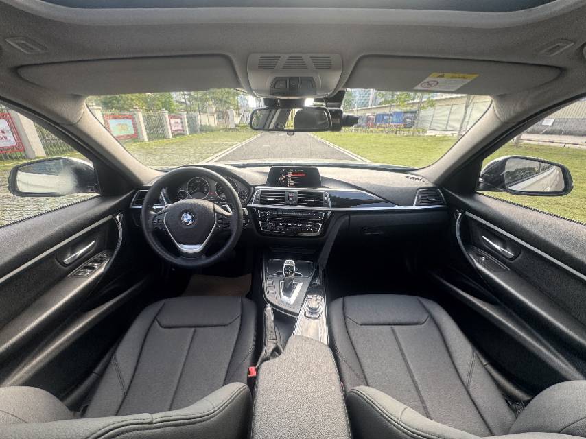 BMW 3 Series 2017 car image #8