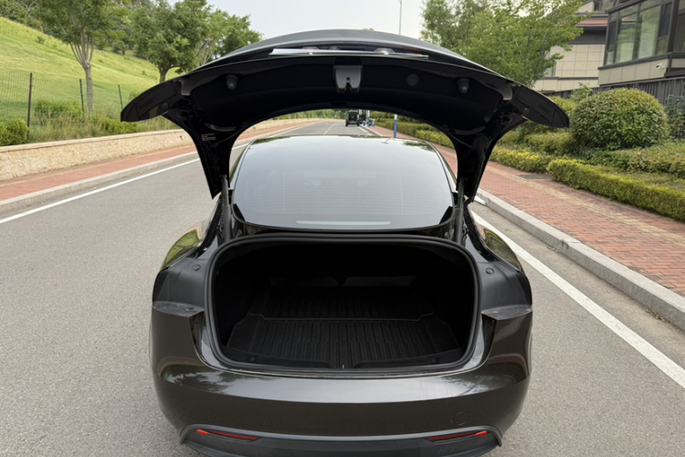 Tesla Model 3 2023 immagine di auto #25