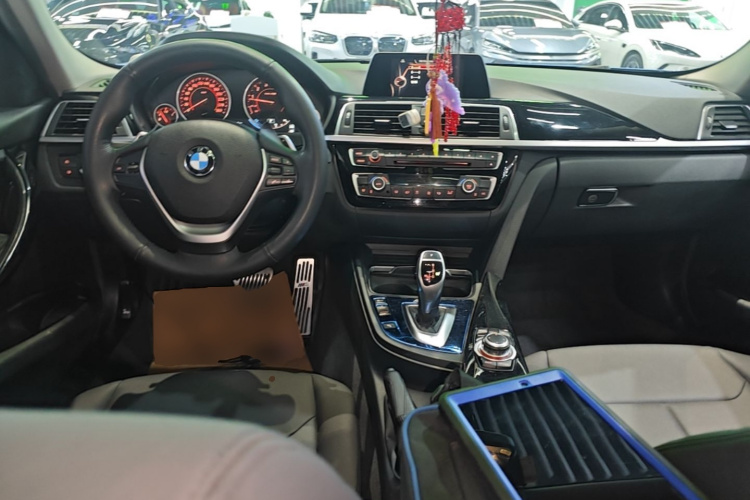 BMW 3 Series 2017 #10 BMW 3 Series 2017 car image #10