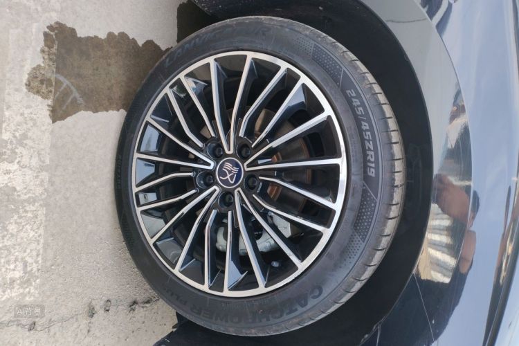 BYD Han 2023 car image #9