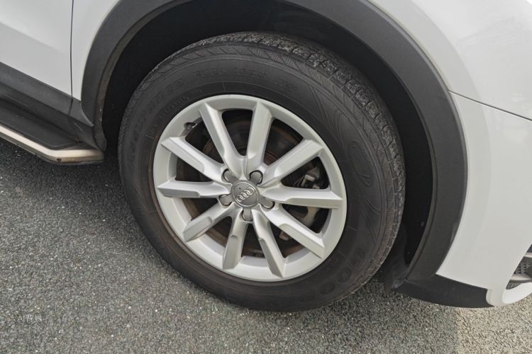 Audi Q3 2015 car image #9