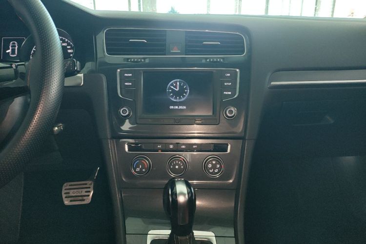 Volkswagen Golf 2017 car image #13