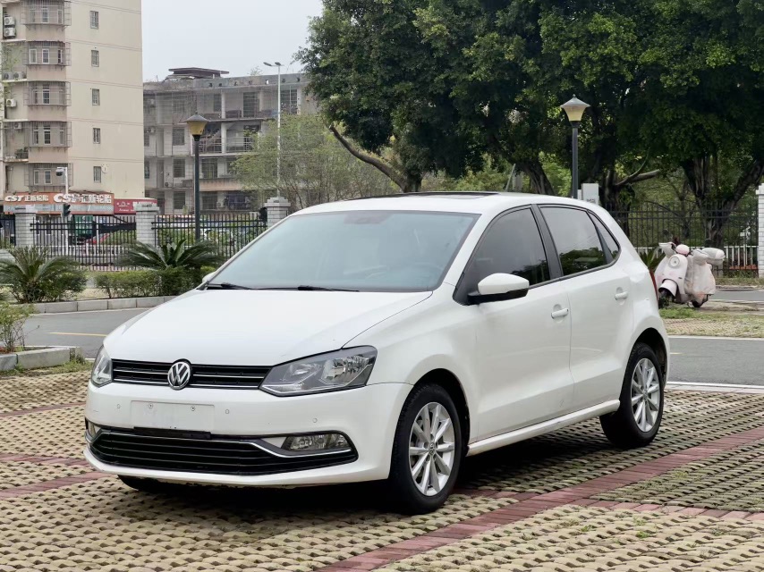 Volkswagen Polo 2015 Volkswagen Polo 2015 car image