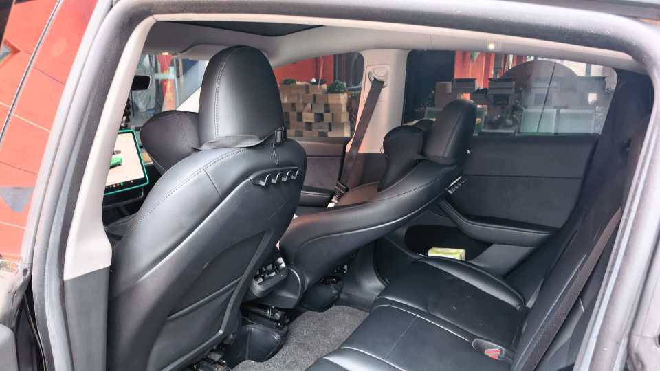 Tesla Model Y 2023 #5 Tesla Model Y 2023 car image #5