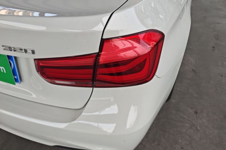 BMW 3 Series 2018 #8 BMW 3 Series 2018 car image #8