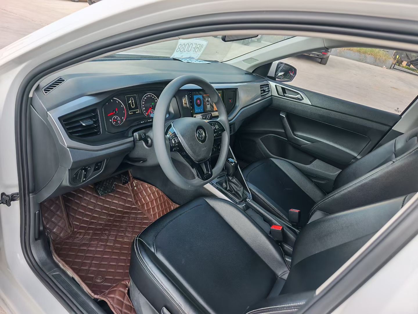 Volkswagen Polo 2021 car image #3