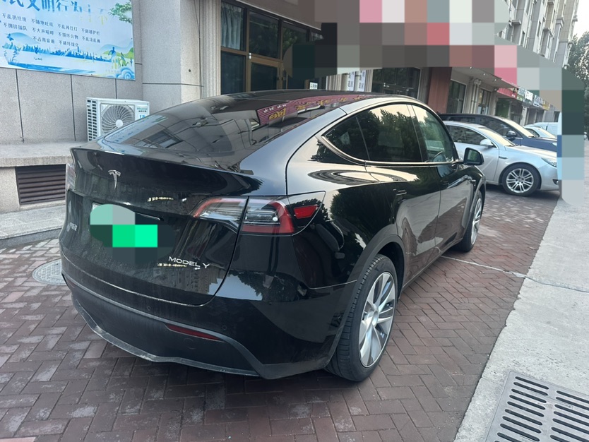 Tesla Model Y 2023 #4 Tesla Model Y 2023 car image #4