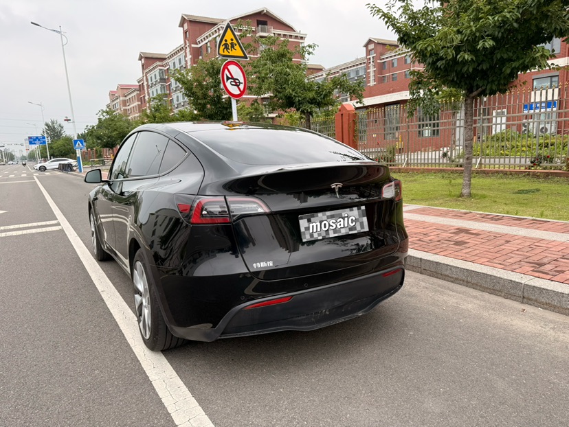 Tesla Model Y 2022 #5 Tesla Model Y 2022 car image #5