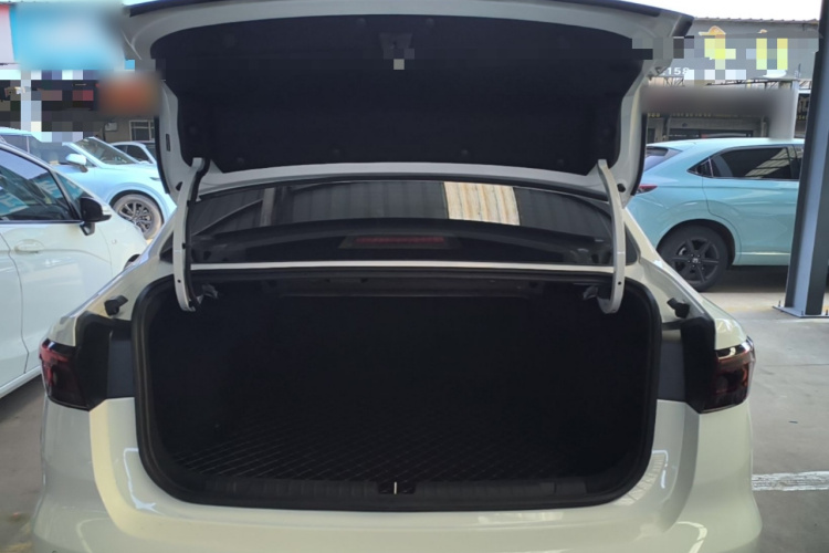 GEELY Emgrand 2025 car image #21