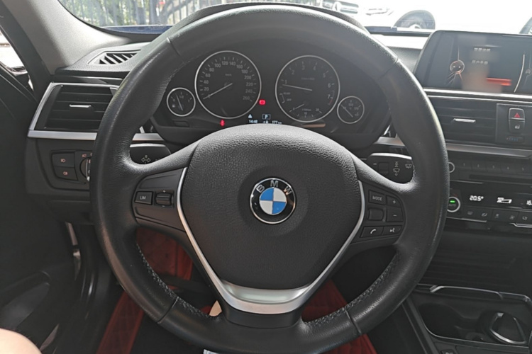 BMW 3 Series 2017 car image #11