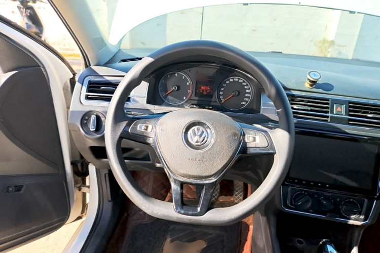 Volkswagen Santana 2016 imagen de coche #11