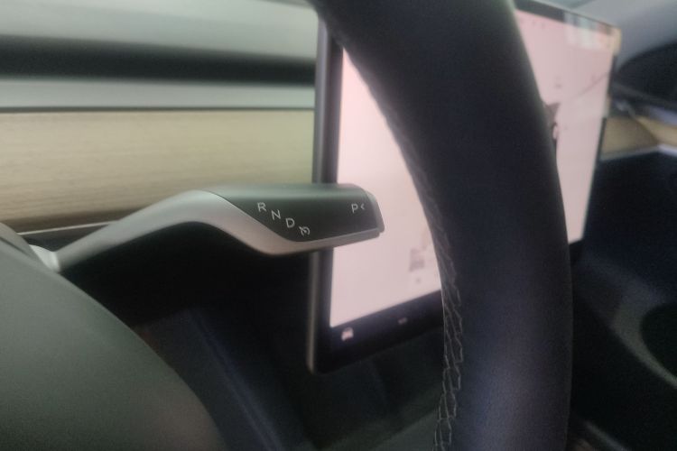 Tesla Model Y 2022 car image #14