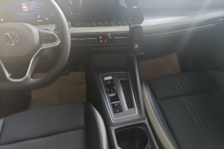 Volkswagen Golf 2022 car image #13