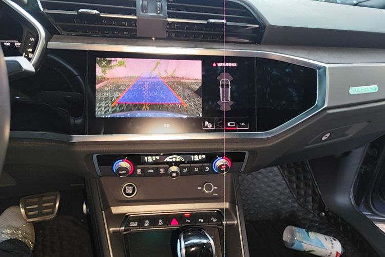 Audi Q3 2022 car image #13