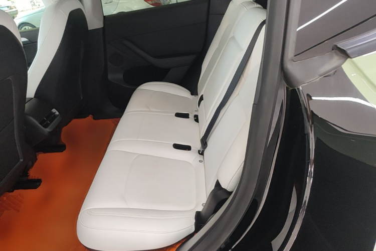 Tesla Model Y 2021 car image #17