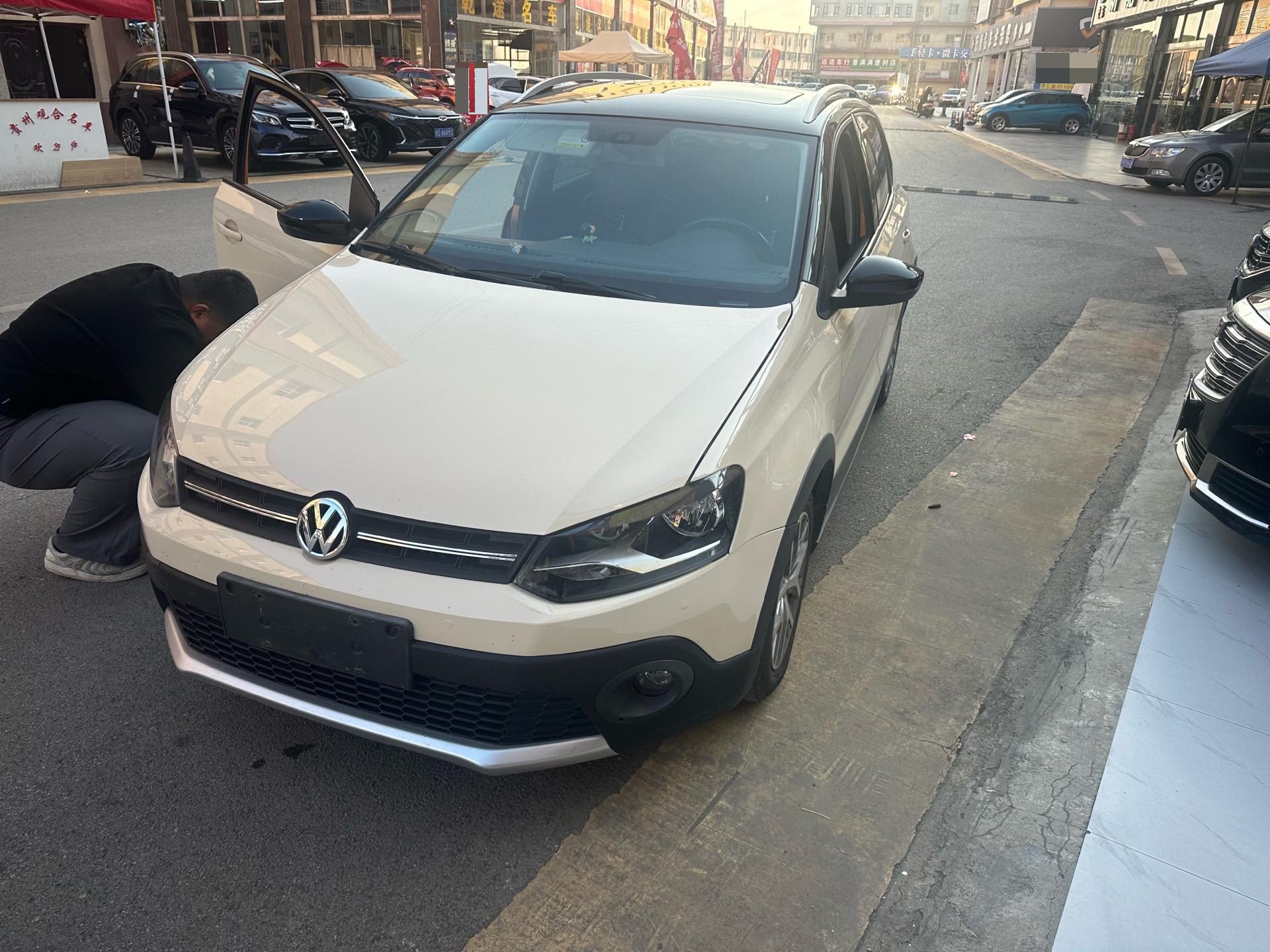 Volkswagen Polo 2014 Volkswagen Polo 2014 car image