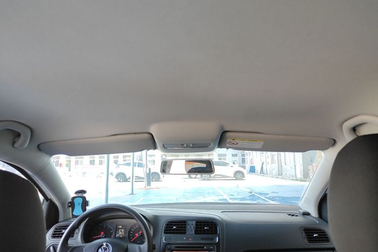 Volkswagen Polo 2015 car image #18