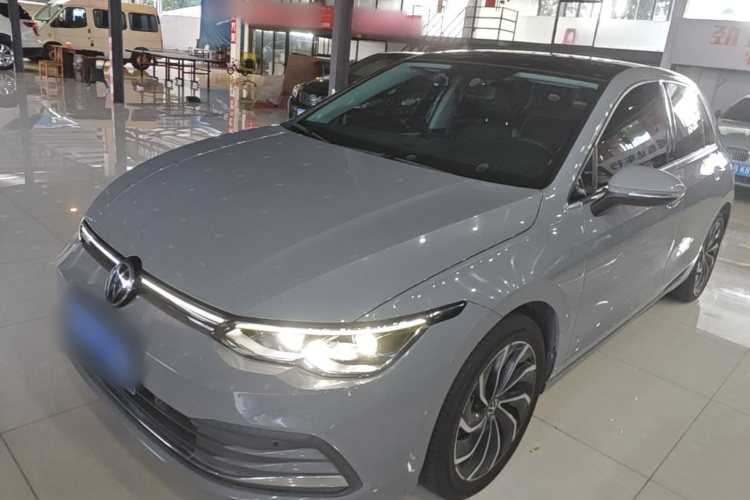 Volkswagen Golf 2022 car image #2