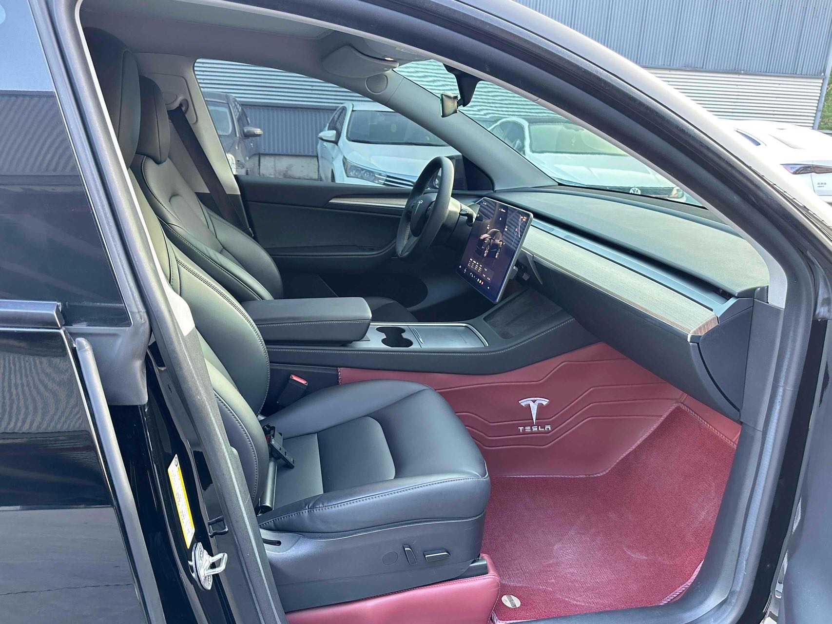 Tesla Model Y 2023 #6 Tesla Model Y 2023 car image #6