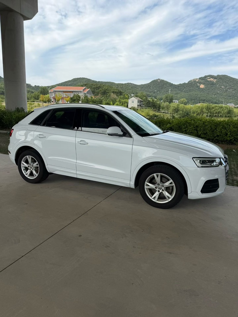 Audi Q3 2018 car image #3