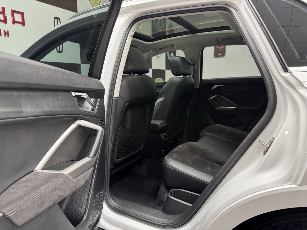 Audi Q3 2022 car image #10