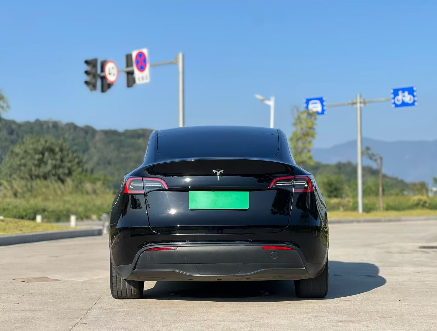 Tesla Model Y 2024 car image #5
