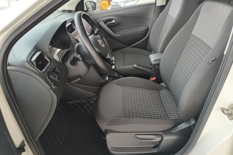 Volkswagen Polo 2017 car image #15