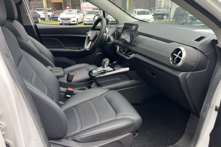 BYD Yuan New Energy 2019 immagine di auto #15