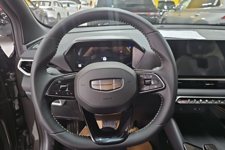 GEELY Coolray 2026 #16 GEELY Coolray 2026 car image #16